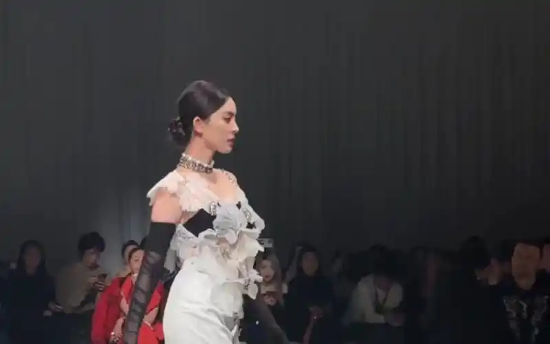 【高清版】古力娜扎走秀