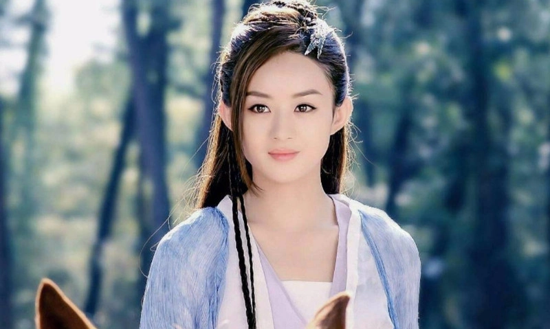 古装比较柔和,显得更加的温柔了赵丽颖《楚乔传》有5个造型:图三仙气