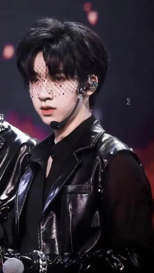 少年onfire##贺峻霖面纱造型