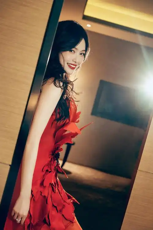 东方卫视跨年#唐嫣超话