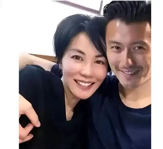 看王菲和谢霆锋只要一合影整个娱乐圈都又沸腾起来了