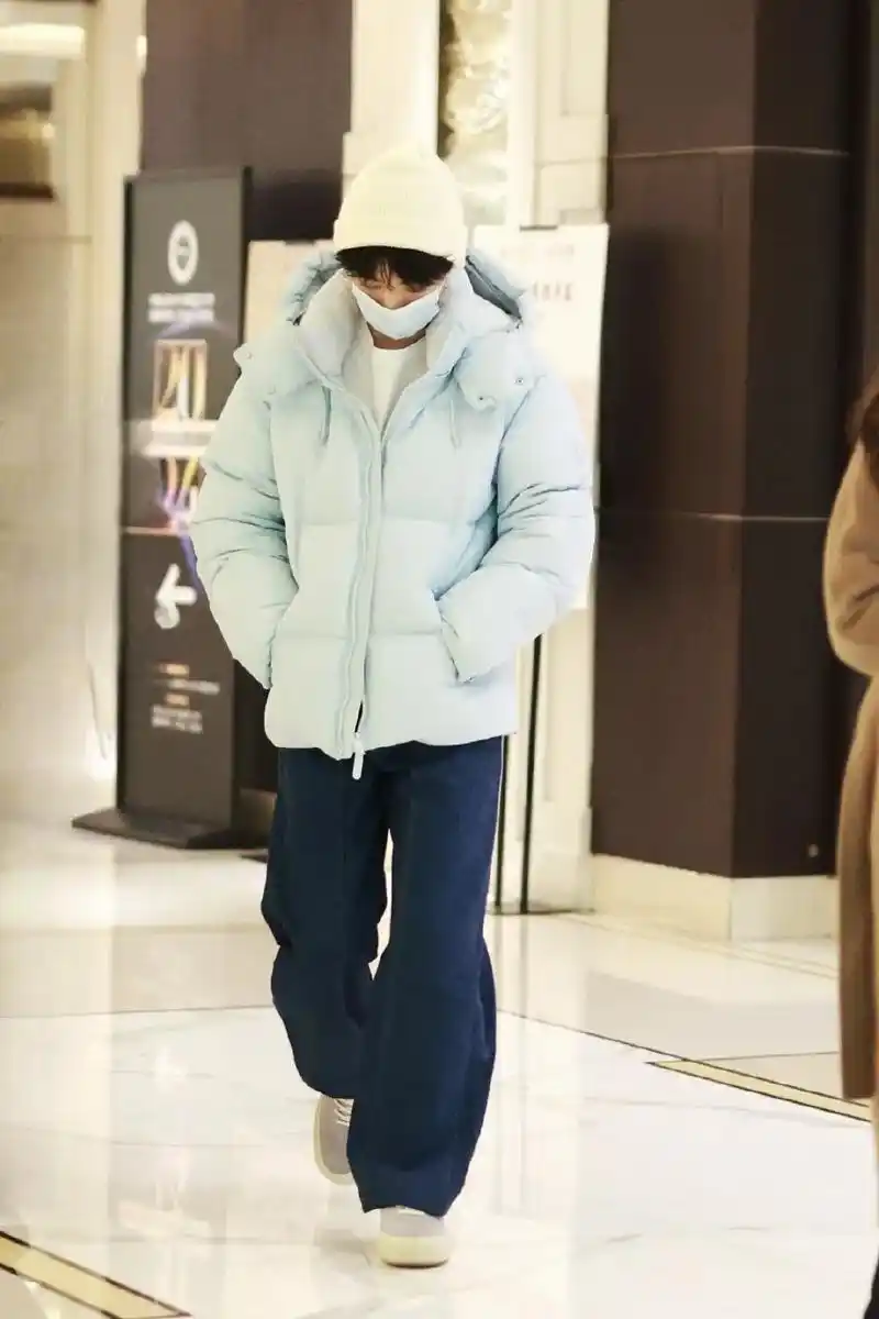 你说蓝色是我最爱的颜色#王俊凯 #生图 #机场穿搭 #小螃蟹 - 抖音