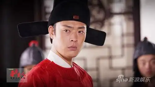 张桐颠覆正面形象 演反派俊朗扮相似新郎