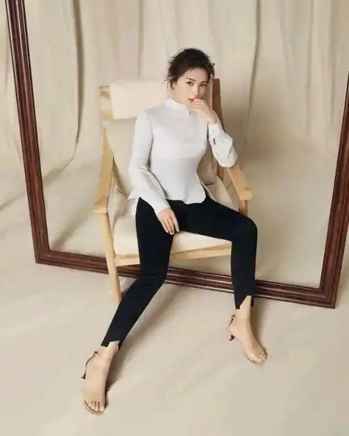 刘涛精美壁纸:总是那样成熟优雅,让人深深的迷恋!