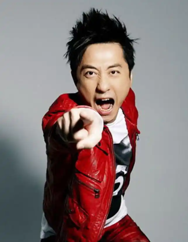 回顾庾澄庆儿子是歌手如今62岁的我不敢老去还要照顾老母亲