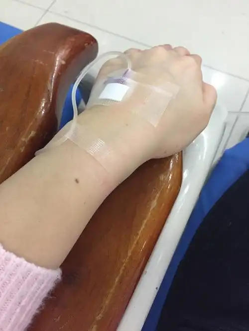 医院挂水中,有木有陪聊的