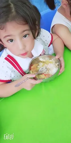 614农历五月初一幼儿园小一班午餐小朋友吃饭的模样……点点滴滴生活