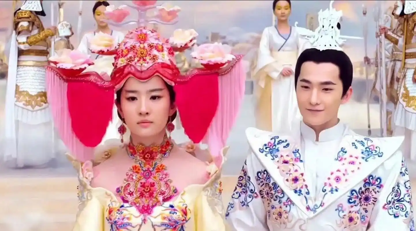 昨天刷到两张图片,杨洋和刘亦菲大婚的合拍,真是这造型,说不上哪里不