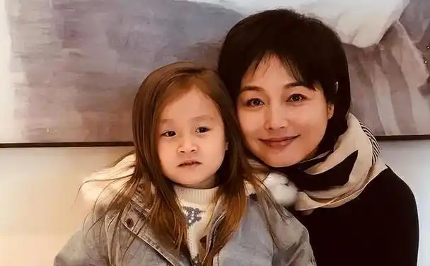 作为一名优秀的演员,张延参演过不少经典作品,从《笑看风云》到《粉红