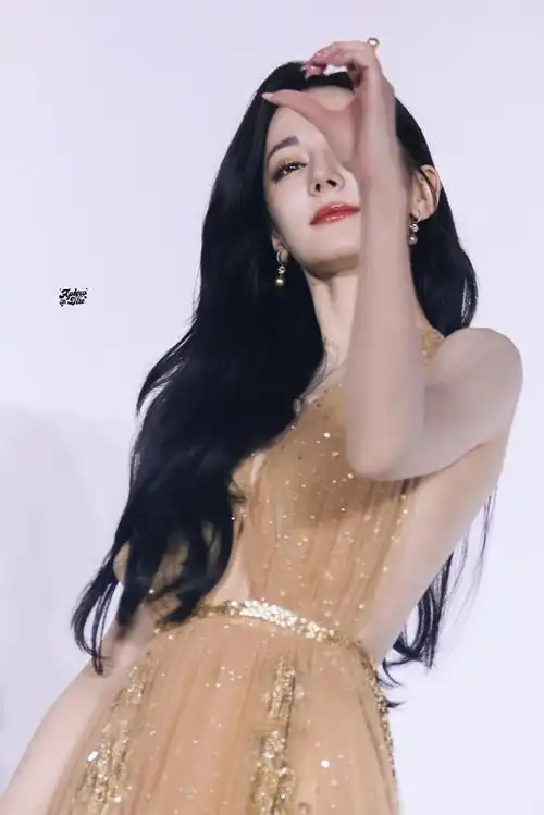 你有一份来自巴巴酱的比心合集,请注意查收～06    #迪丽热巴枭起青