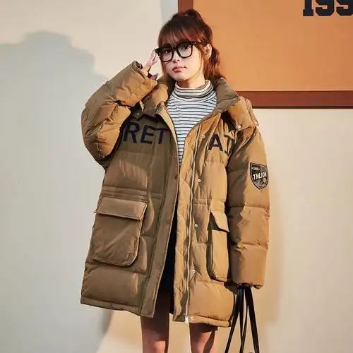 唐狮冬季新款女羽绒服中长款左胸刺绣字母贴标绣连帽保暖外套