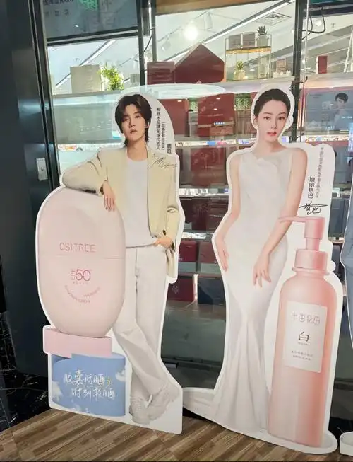 三福就这样水灵灵的把鹿晗迪丽热巴摆在一起了!