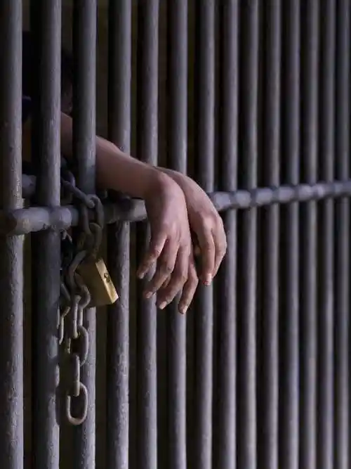 旧式监狱图片-旧式监狱的内部场景素材-高清图片-摄影照片-寻图免费