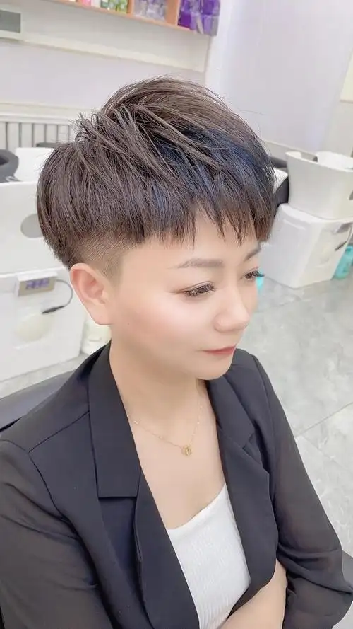 夏季最火女士短发有哪些?15款送给大家,越剪越时尚