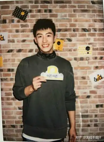 如何评价黄景瑜的颜?