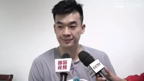 李慕豪内线站帽曾繁日 这回倒是硬了可身高输了