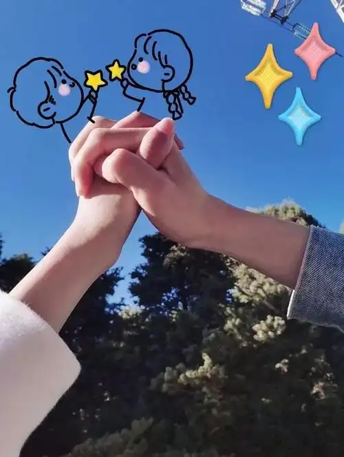 不用露脸也一样可以秀恩爱5种超火情侣手势照推荐给你让你可以低调撒