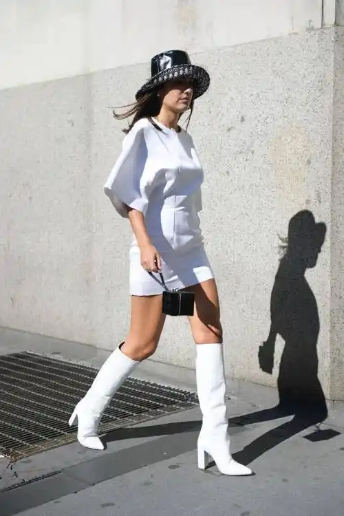 夏天穿针织衫和长靴的女明星不热吗