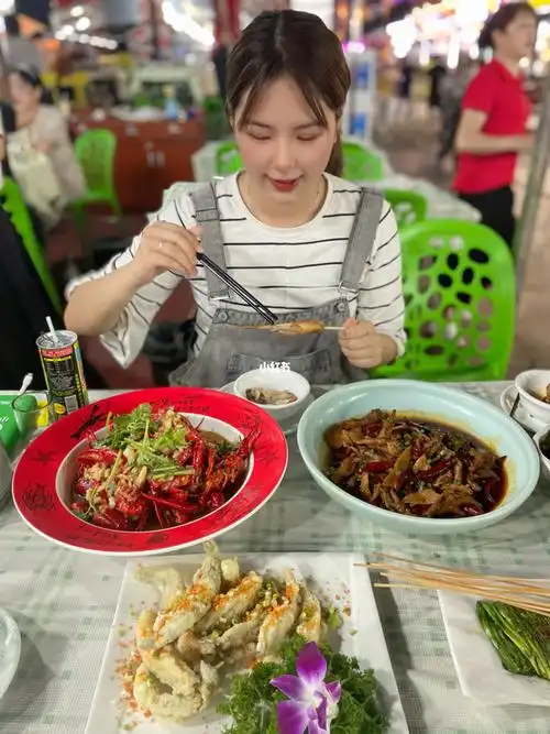 湘江边的夜宵好去处吹江边的风吃小龙虾02