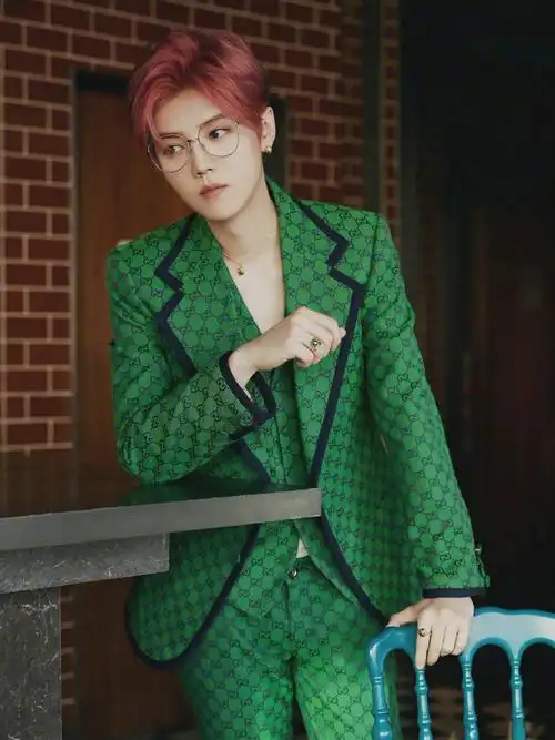 鹿晗参加gucci 1961 club活动造型|身穿gucci 2021超季款绿色双g印花