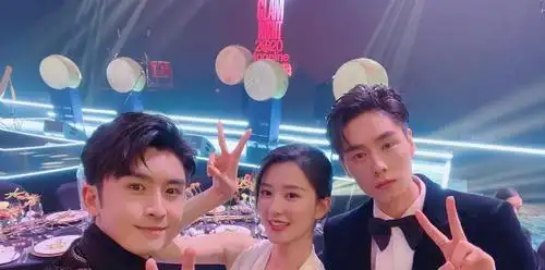 李易峰宋佳gq盛典同框李现意外出镜豪门姐弟又添新人慕了