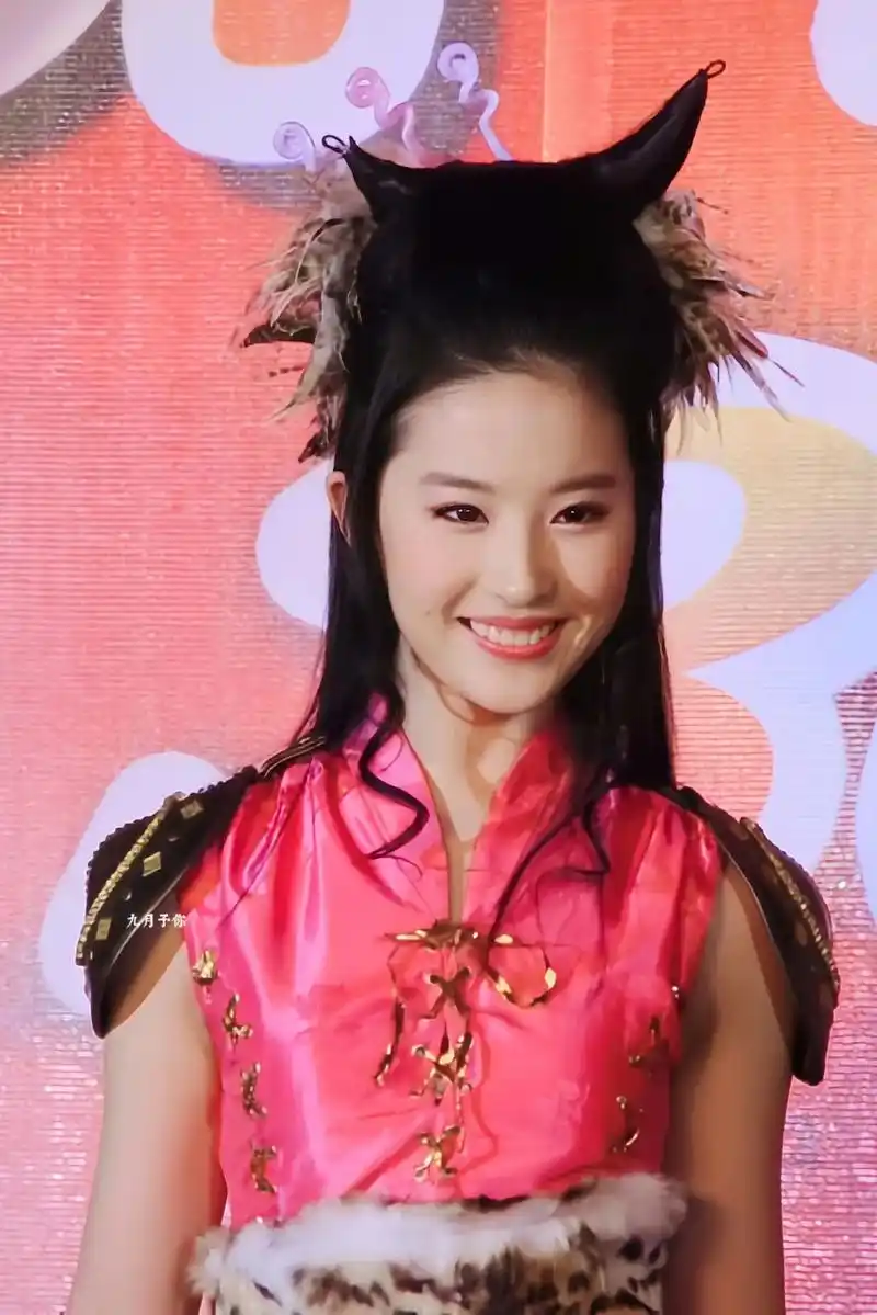 刘亦菲这是什么非主流杀马特造型!哇塞～代入小说女侠女主!