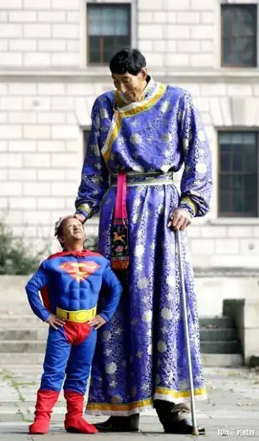 2米巨人鲍喜顺不听医生劝阻,57岁执意生下一子,如今孩子怎么样?_身高