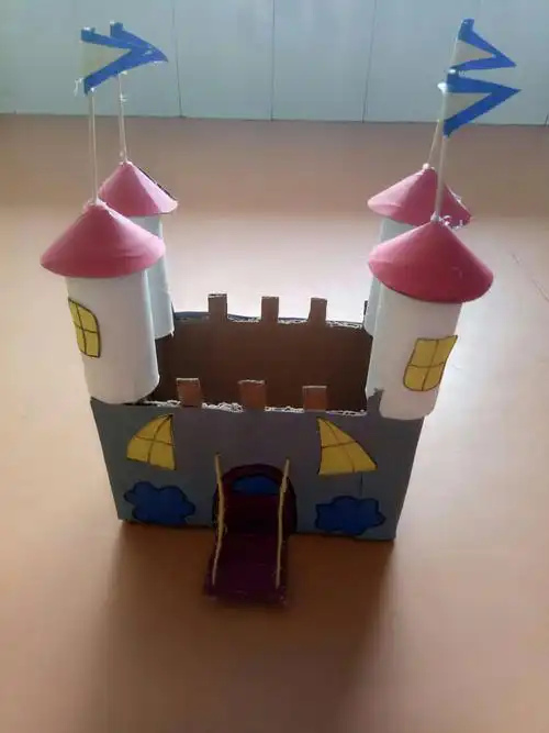 信丰县大桥镇幼儿园苗苗一班"小小废旧物 变身大改造"亲子手工制作