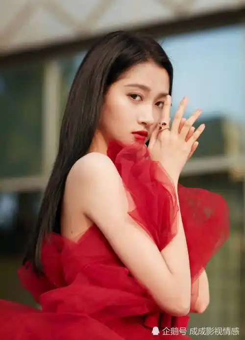 关晓彤,侯明昊古装爱情喜剧《我就是这般女子》开机