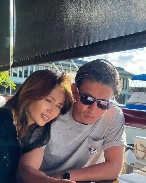 木村拓哉与妻子工藤静香罕见同框,十指紧扣超恩爱,力破婚变传闻 _工藤