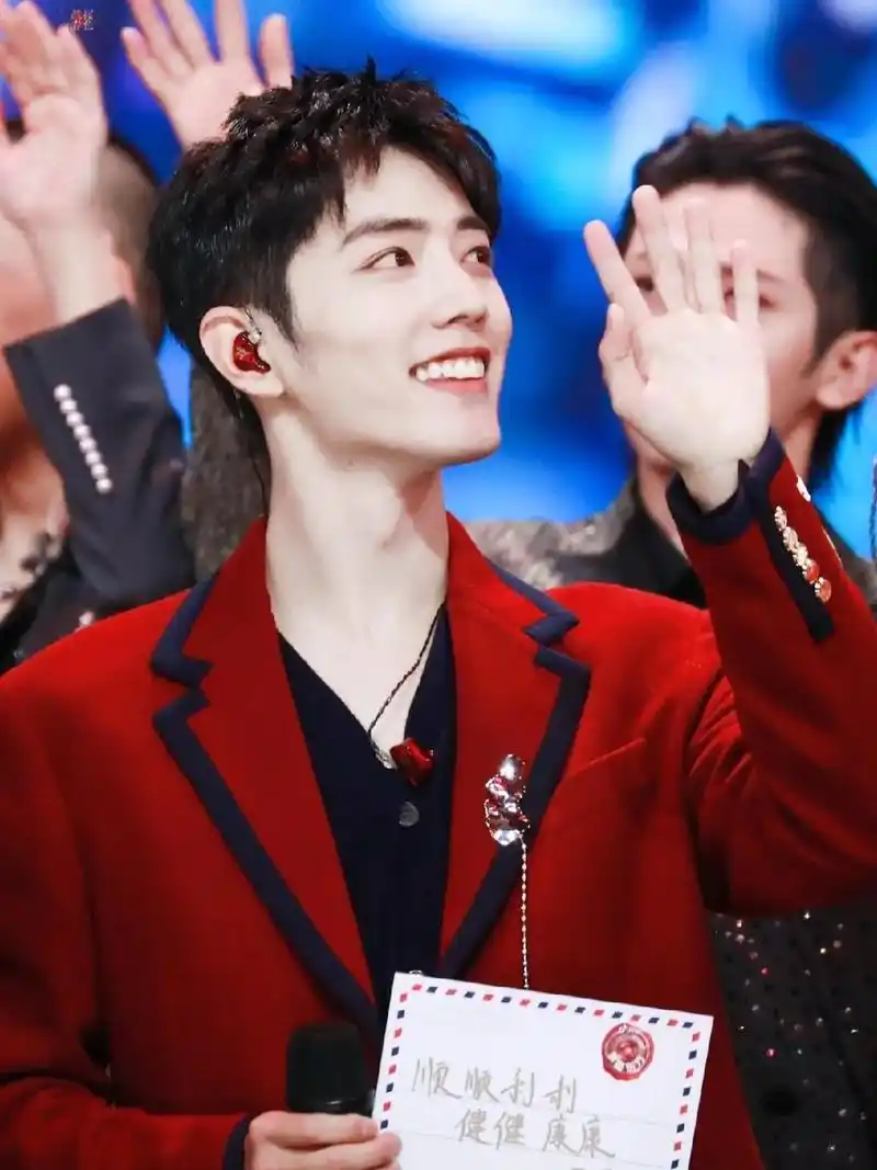 肖战  红衣战,大家好,我依然是肖战的小飞侠.#肖战粉丝小 - 兑趑