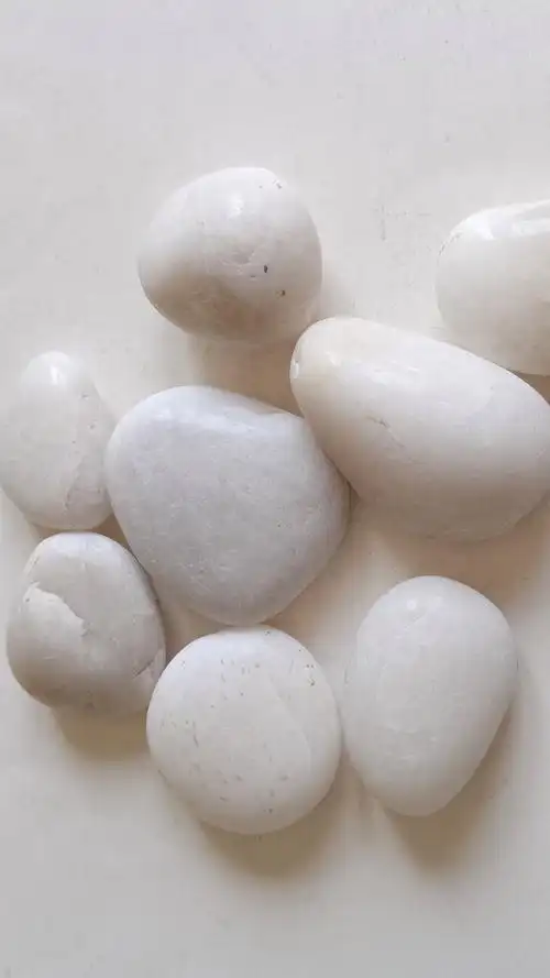 白色鹅卵石是什么材质