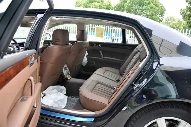 > 车型图库 >  大众 进口大众 辉腾(进口) 外观797张 内饰1464张 空间