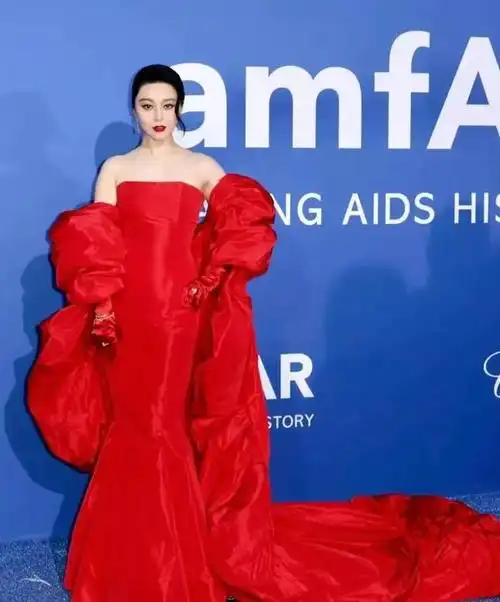 范冰冰戛纳红毯新造型火红礼服妩媚热情的戛纳玫瑰皇后