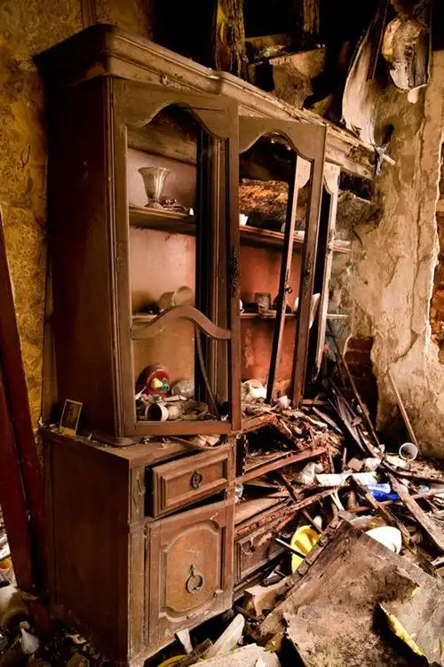 无人,家,竖图,室内,白天,侧面,柜子,破旧,陈旧,木制,房屋,屋子,破坏