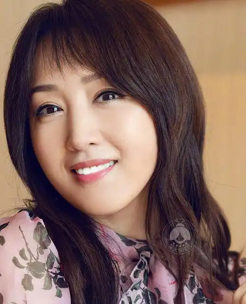 原创杨钰莹一组近期高清面部特写照,眼睛秋水盈盈,皮肤吹弹可破