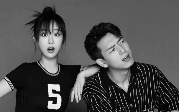 李现杨紫合拍封面,只是杨紫肚子怎回事?摄影师是男朋友视觉吧?