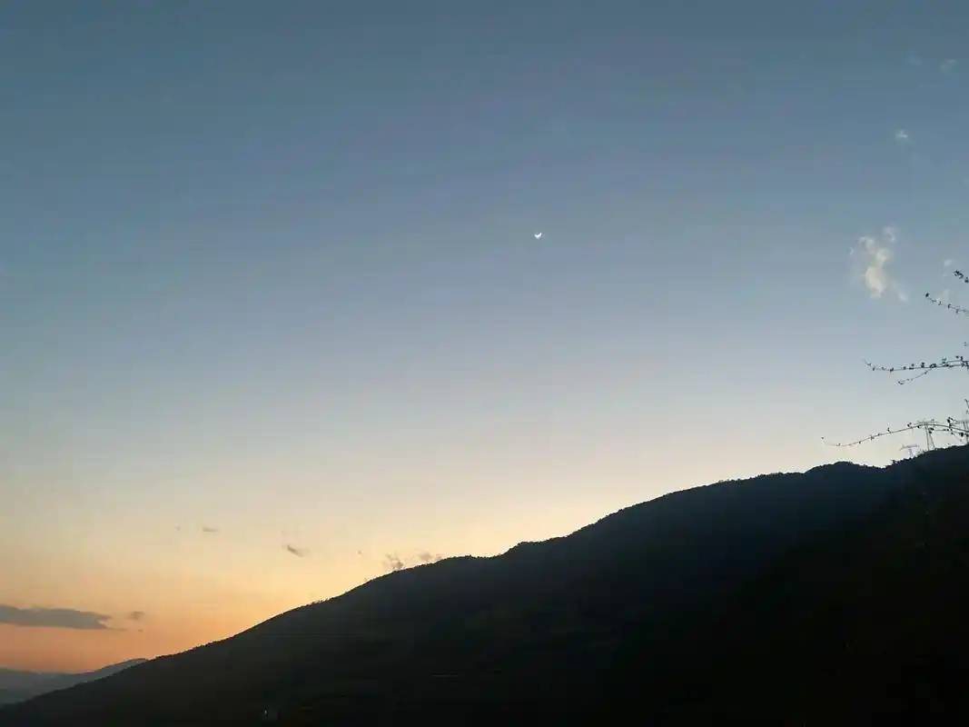 隔过星辰大海,无畏世俗尘埃.#用手机拍过哪些惊艳的照片 - 抖音