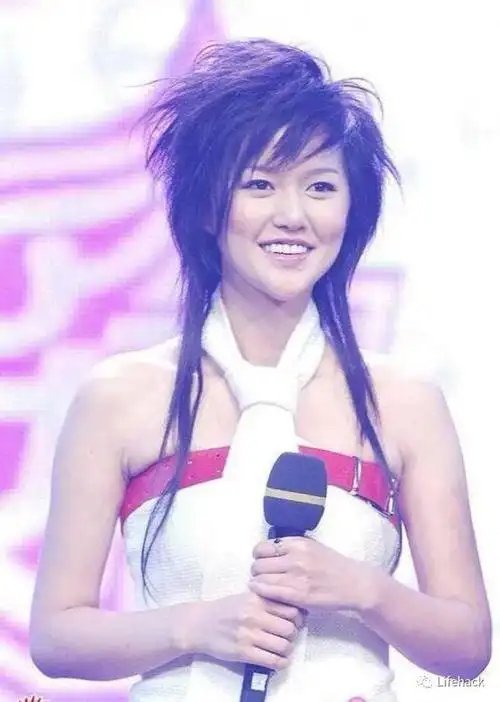 谭维维八块腹肌吓坏网友男人被虐哭了