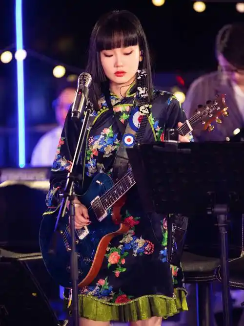 黄龄回应粉丝质疑工作室不作为,表示:不要对我身边的人指指点点_发展