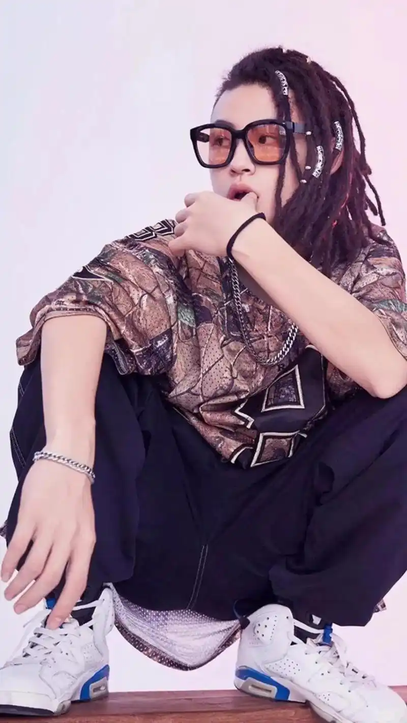 小鬼王琳凯 #超级想见的人 #帅炸了 #壁纸潮图  - 抖音