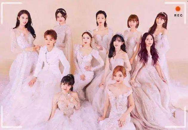 火箭少女101正式解散杨超越告别典礼崩溃告别黄子韬专程到场