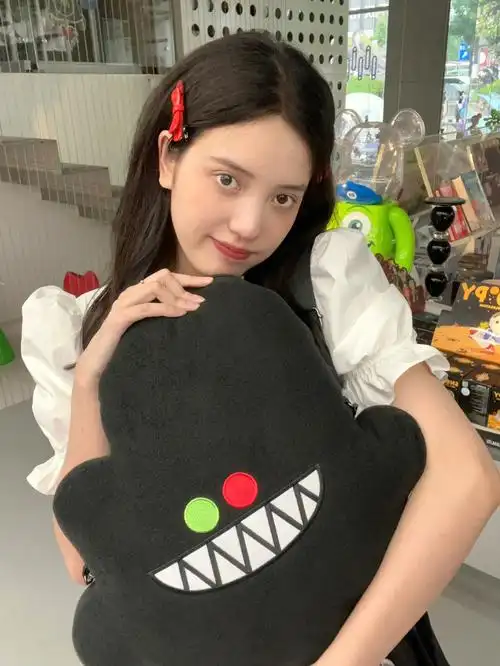 家@花臂老王laowang1102跟从小吃到大的彩虹糖出联名了7015就立