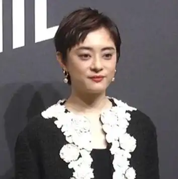 孙俪一脸凶相到底算不算大美女看看她和胡杏儿的合照你就明白了