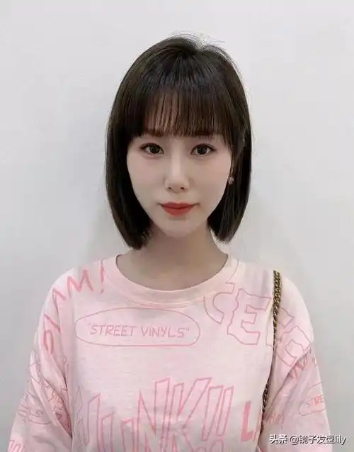 一个破头的质感是烫的,瞬间让整个发型充满活力,蓬松,好看,洋气