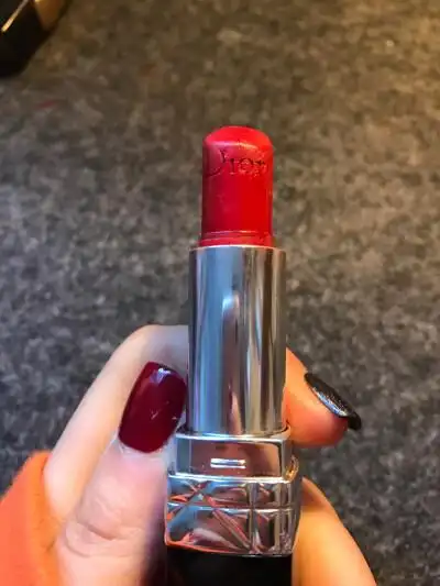 dior烈焰蓝金999 这个不用多说大热款算是不知道涂什么就可以用的