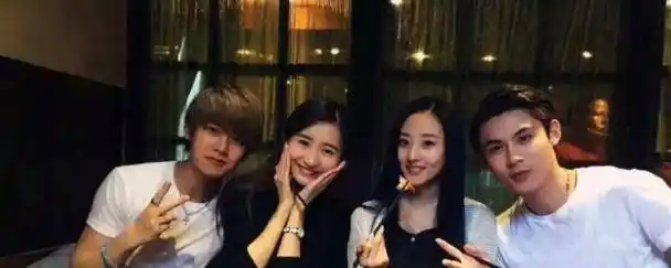 而任嘉伦的妻子在他还未大红大火之时,就已经陪伴了他的身边.