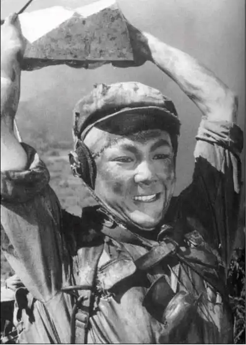 和平已来,但英雄从未走远,一起重温抗美援朝题材的红色经典_新华报业