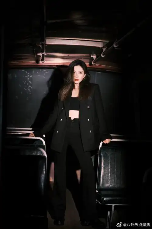 江疏影西装外套造型##江疏影西装外套九宫格