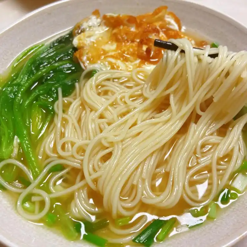 很家常但超好吃的煎蛋汤面 可以说是清汤面的升级版!